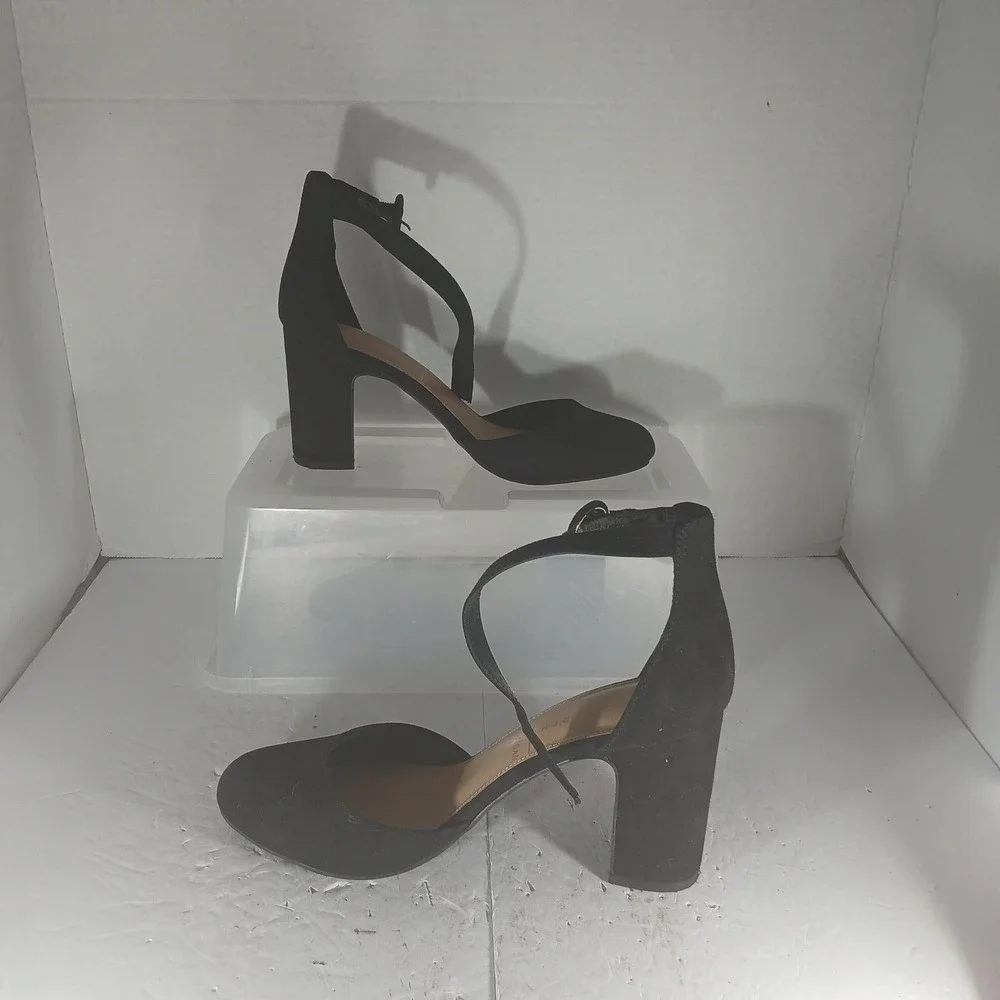 LC Lauren Conrad Block Heel Pumps 8 Black Ankle Strap Memory Foam Round Toe
